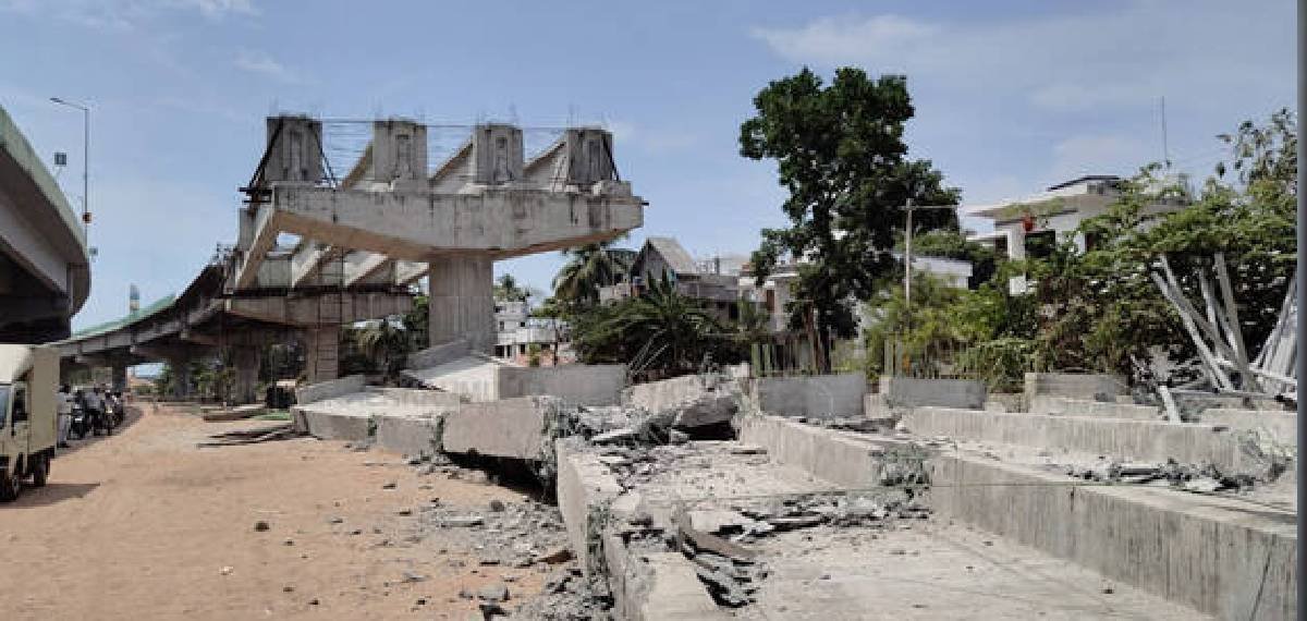 ആലപ്പുഴ ബൈപ്പാസിലെ ഗർഡറുകൾ തകർന്നുവീണ സംഭവം; മൂന്ന് ഉദ്യോ​ഗസ്ഥർക്ക് സസ്പെൻഷൻ