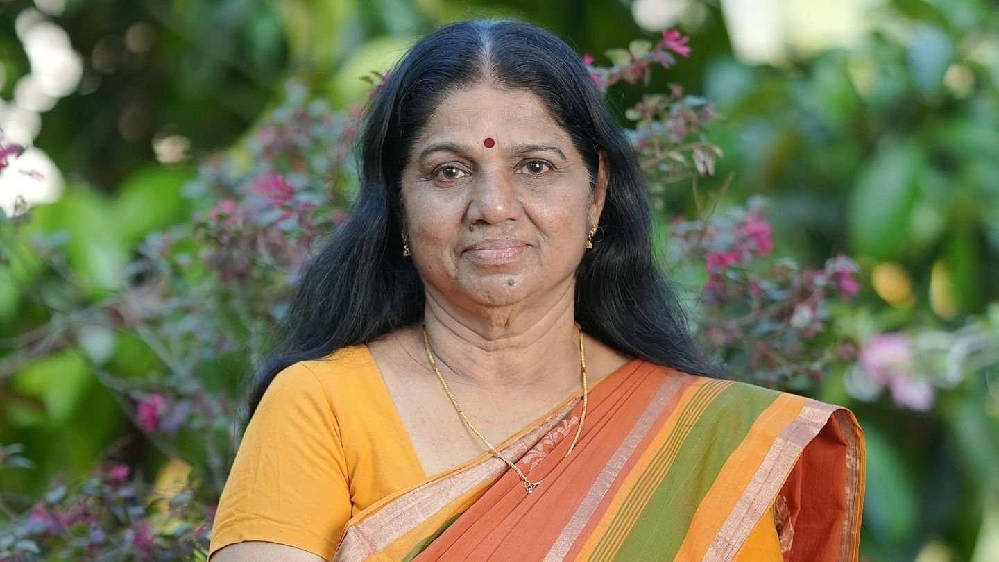 പ്രശസ്ത കഥാകാരി ശാന്ത തുളസീധരൻ സംസാരിക്കുന്നു