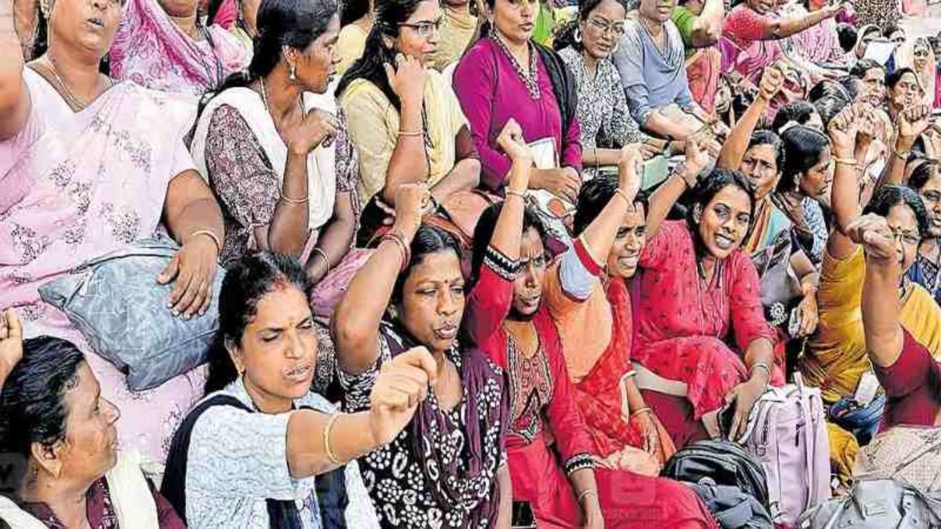 അങ്കണവാടി ജീവനക്കാരുടെ സമരം അവസാനിപ്പിച്ചു; തീരുമാനം ധനമന്ത്രിയുമായി നടത്തിയ ചർച്ചയെ തുടർന്ന്