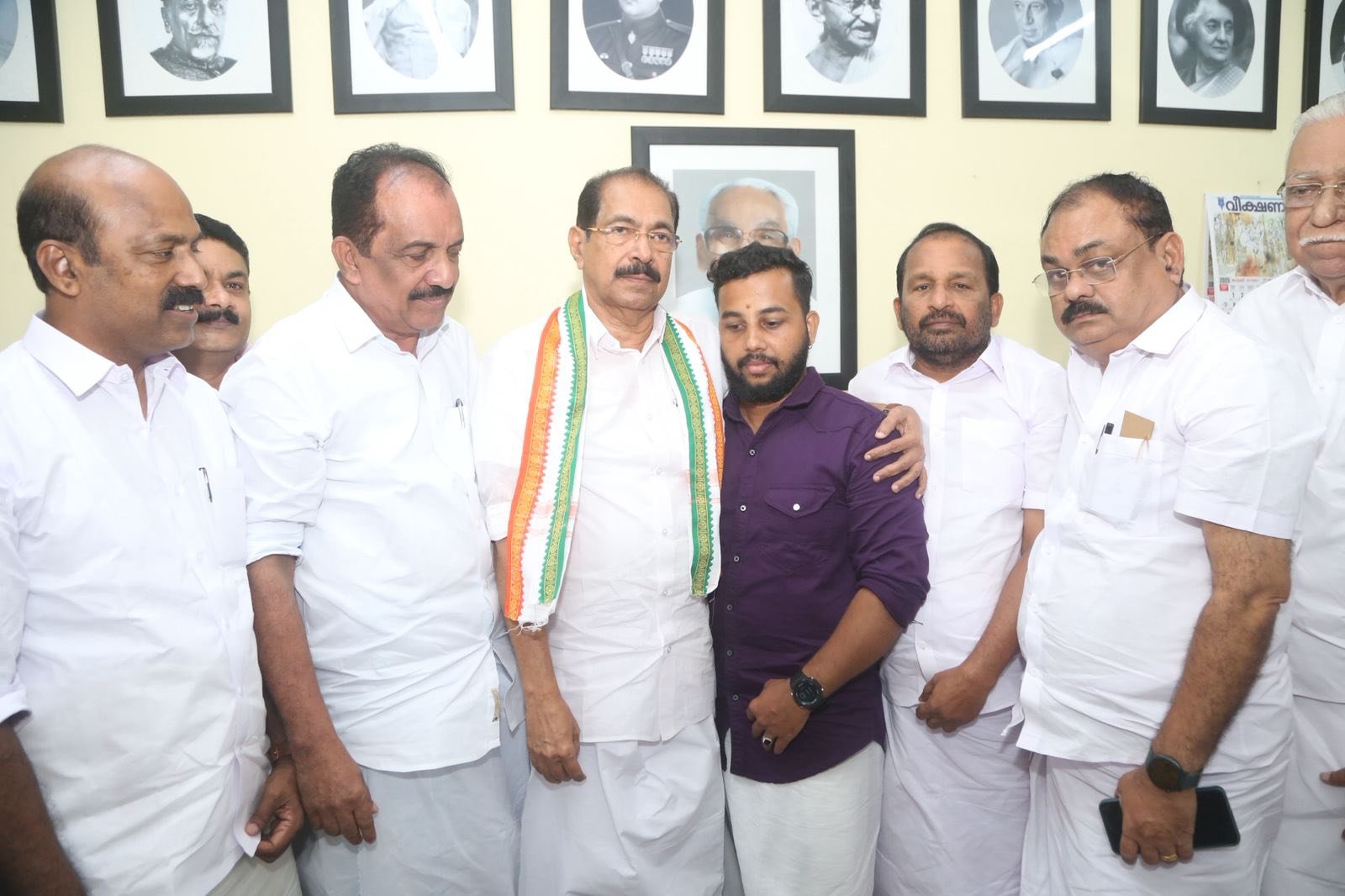 രാഹുൽ മാങ്കൂട്ടത്തിൽ വിവാദം പ്രതിരോധിക്കാൻ പോലീസ് മർദനം ആയുധമാക്കി കോൺഗ്രസ്; ഗൃഹസമ്പർക്ക പരിപാടി നീട്ടി