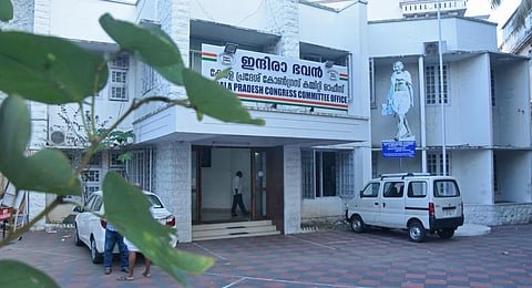 തലസ്ഥാനത്തെ ഹോട്ടലിൽ റിപ്പോർട്ടർ TV ‘ബിഗ് ബ്രേക്കിംഗുകാരനും’ കോൺഗ്രസ് ഉന്നത ഭാരവാഹിയും തമ്മിൽ രഹസ്യ കൂടിക്കാഴ്ച !